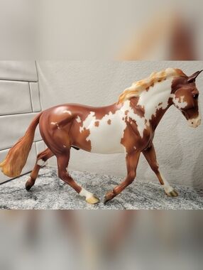 Breyer Beau N Arrow Model